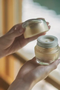 Clearance Ultimate The Cream hoitovoide 40 ml J-Beauty|Kasvojenhoito