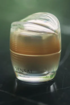 Clearance Ultimate The Cream hoitovoide 40 ml J-Beauty|Kasvojenhoito