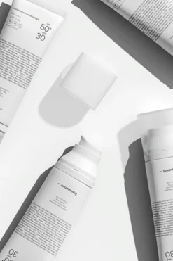 Transparent Lab Ihonhoito<Lightweight sunscreen SPF 50+ aurinkovoide 100 ml