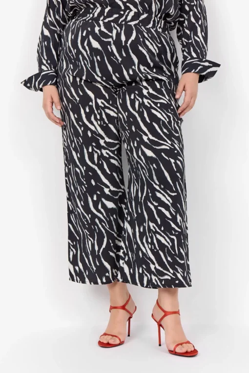 Wasabi Concept Pluskoot|Housut<housut