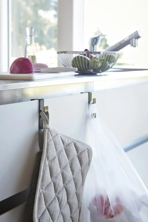 Yamazaki Muut Kalusteet<Tower koukku kaapinoveen 7,2x1,5x3,8 cm, musta