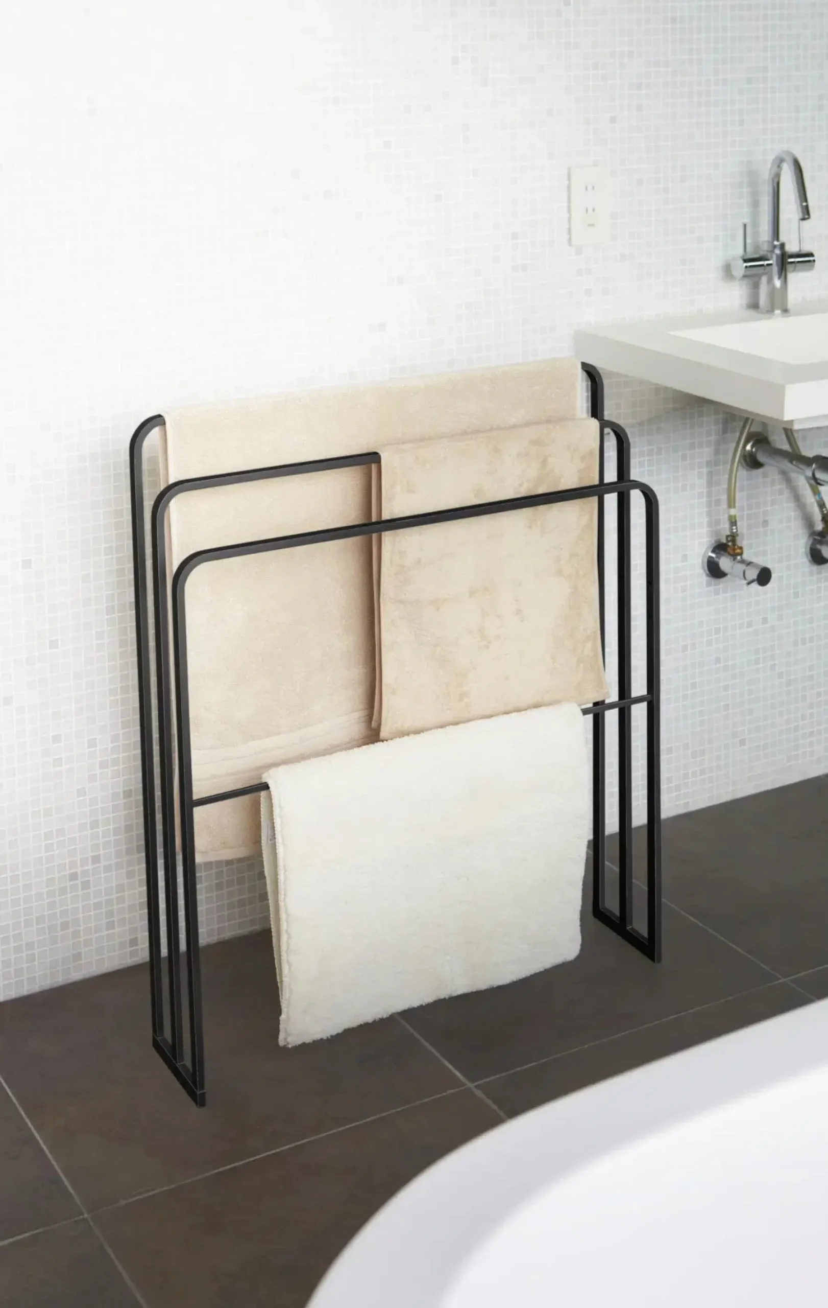 Yamazaki Pyykinhoito<Tower kylpypyyheteline, musta