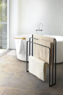 Yamazaki Pyykinhoito<Tower kylpypyyheteline, musta