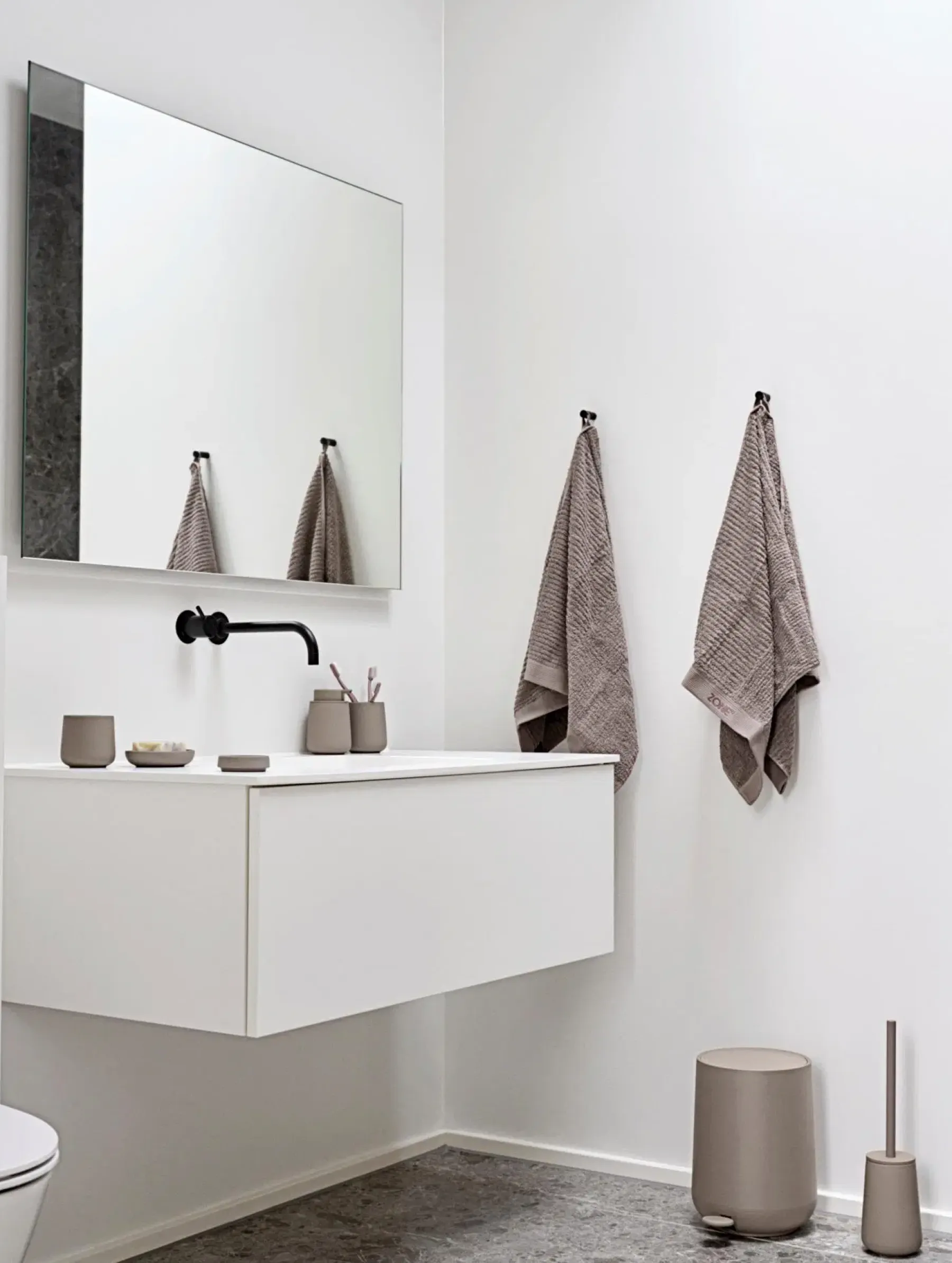 New Nova One saippuapumppupullo 250ml taupe Muut Kylpyhuonetarvikkeet