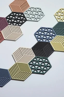 Zone Denmark Tarjoiluastiat<Zone pannunalunen Triangles 16 x 14 cm, musta